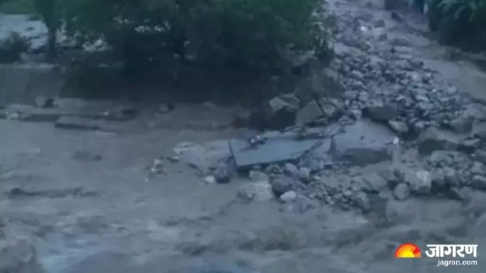 केदारघाटी में बारिश ने मचाया कोहराम, सात वाहन बहे; लोगों को याद आया केदारनाथ आपदा का भयानक मंजर