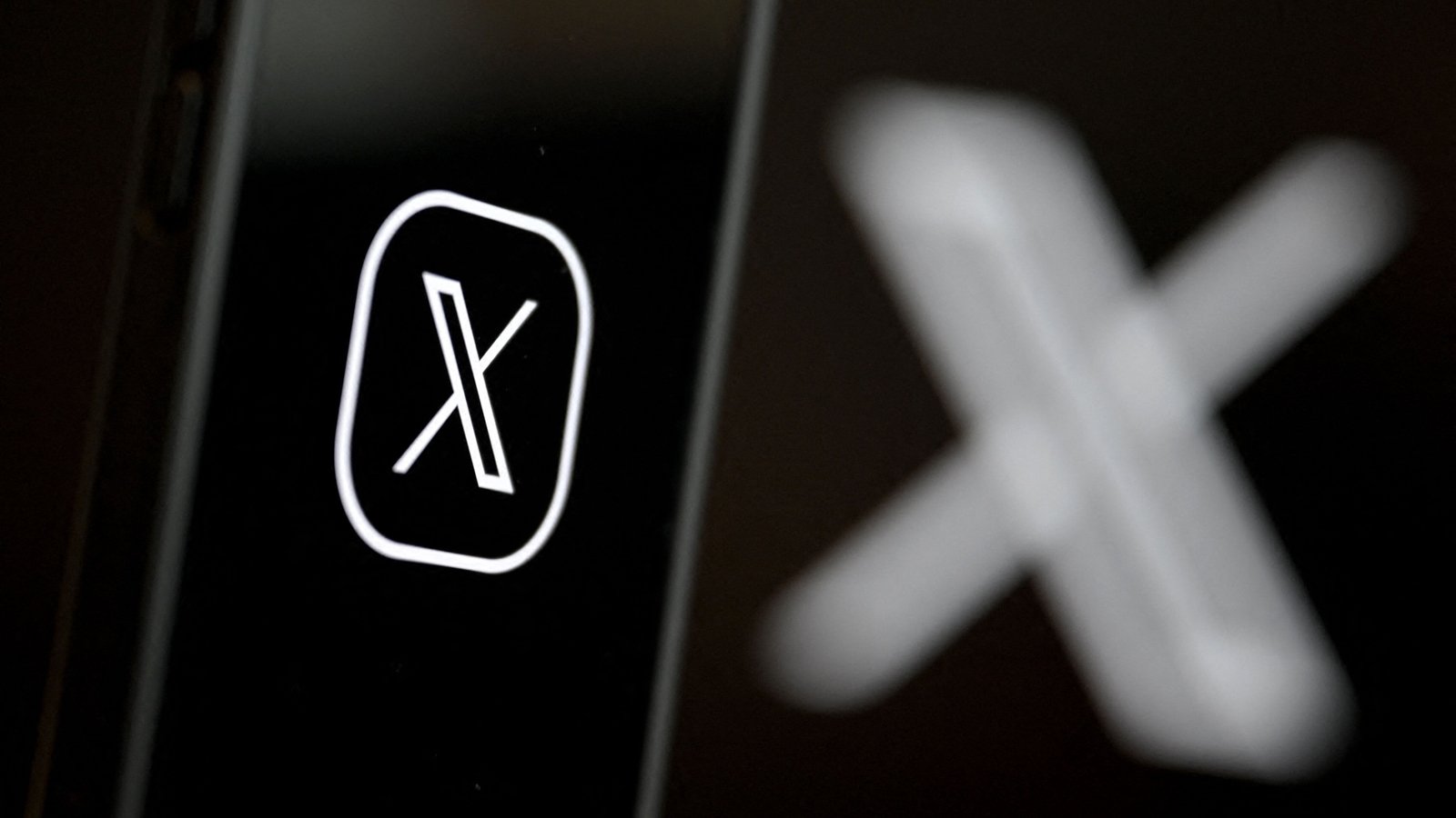 Direct messages not working on X: Users hit with ‘something went wrong’ error