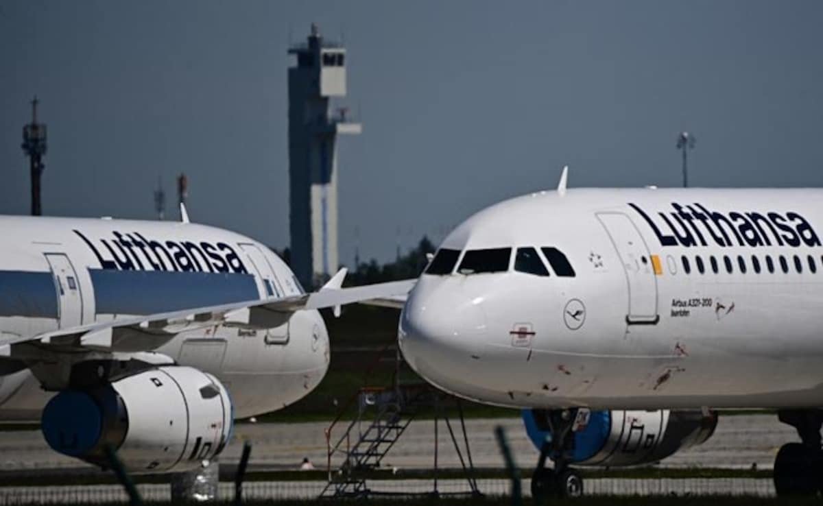 200 Passengers ‘Fly Without A Pilot’ For 10 Minutes. Here’s What Happened