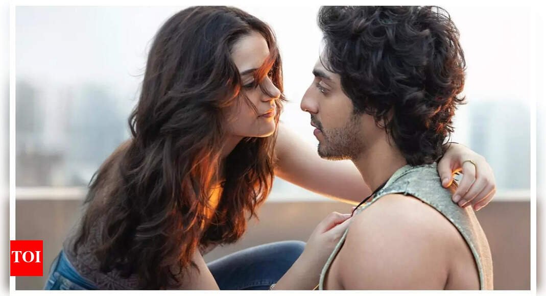 Mohit Suri, Ahaan Panday and Aneet Padda’s ‘Saiyaara’ becomes 25th biggest hit of Hindi cinema; records its lowest collection on Monday | Hindi Movie News