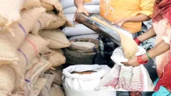 यूपी के इस ज‍िले में 1 लाख 93 हजार लोगों के राशन पर ग्रहण! कार्ड धारकों को भारी पड़ सकती है ये भूल