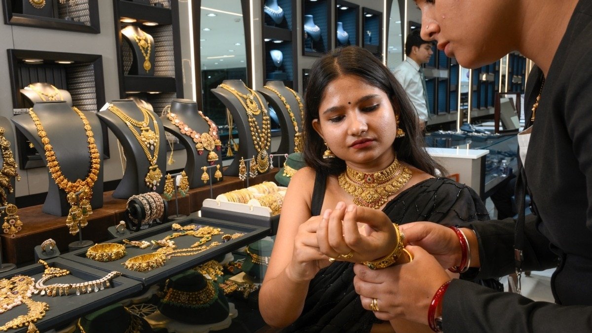 Gold Rate: 1500 रुपये से ज्यादा सस्ता हुआ सोना… हफ्तेभर में बड़ी गिरावट, देखें लेटेस्ट गोल्ड रेट – Gold Rate fall in last week by 1500 rupee check latest price update of 10 gram 24 karat gold tutc