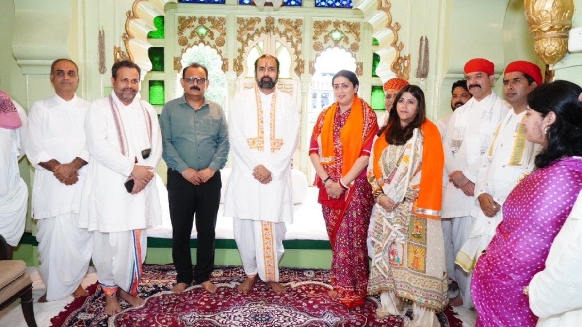‘क्योंकि सास भी कभी बहू थी 2’ की रिलीज से पहले नाथद्वारा मंदिर पहुंचीं एकता कपूर-स्मृति ईरानी, लिया आशीर्वाद – smriti irani ekta kapoor visits udaipur nathdwara mandir ahead release of kyunki saas bhi kabhi bahu thi 2 tmovj
